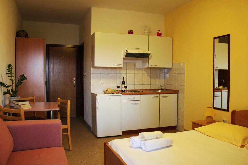 Apartments Ida Sućuraj Εξωτερικό φωτογραφία