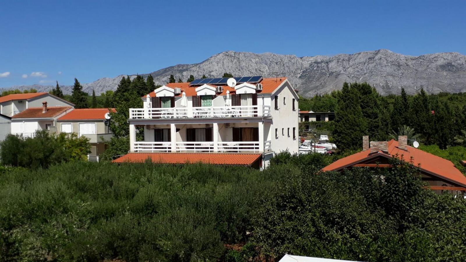 Apartments Ida Sućuraj Εξωτερικό φωτογραφία