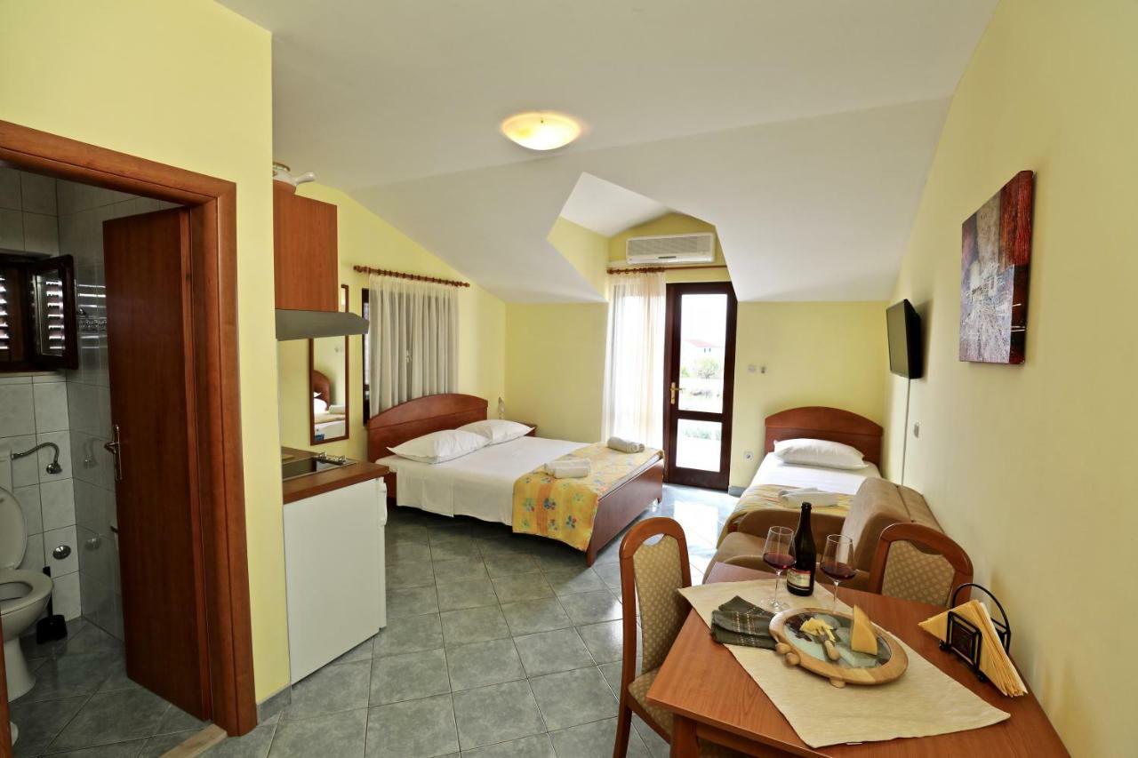 Apartments Ida Sućuraj Εξωτερικό φωτογραφία
