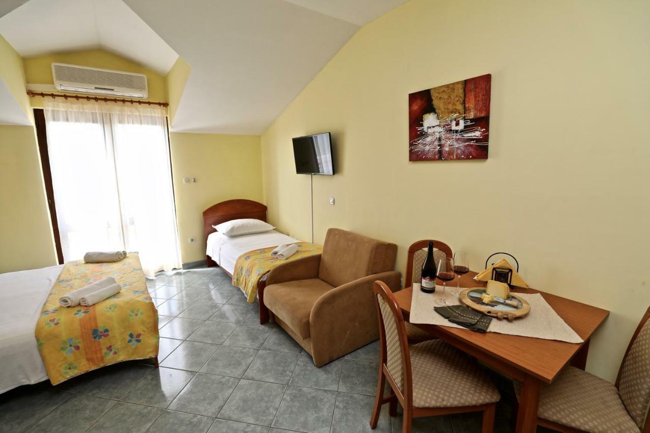 Apartments Ida Sućuraj Εξωτερικό φωτογραφία