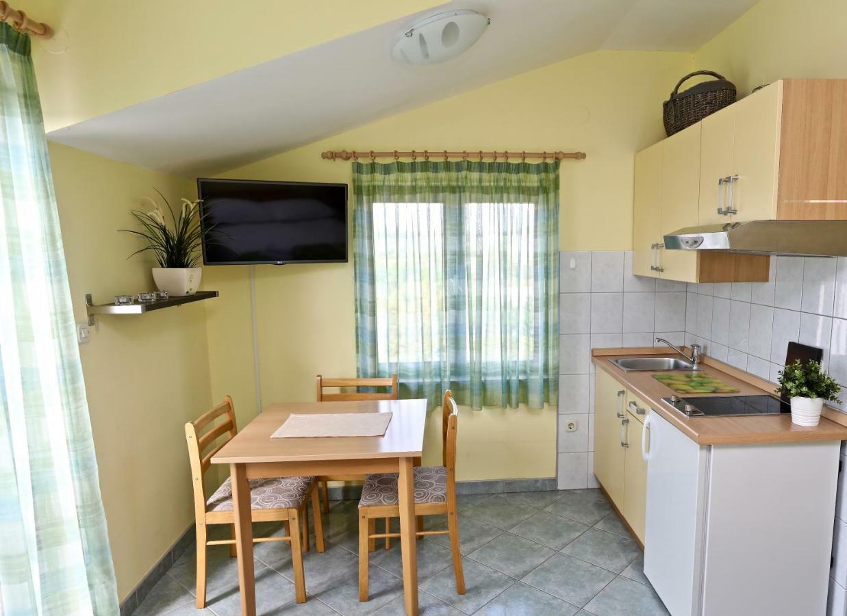 Apartments Ida Sućuraj Εξωτερικό φωτογραφία