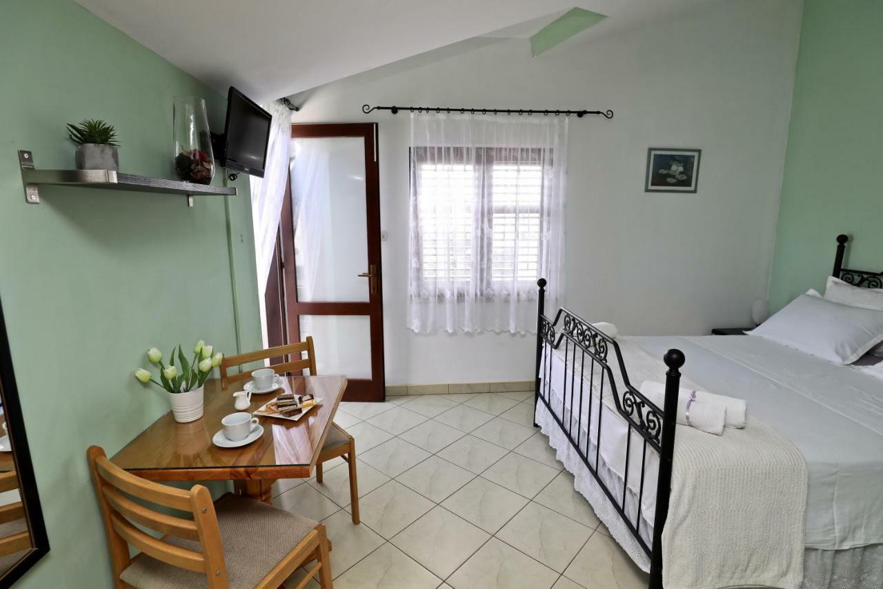 Apartments Ida Sućuraj Εξωτερικό φωτογραφία
