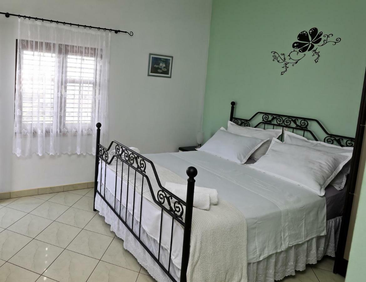 Apartments Ida Sućuraj Εξωτερικό φωτογραφία