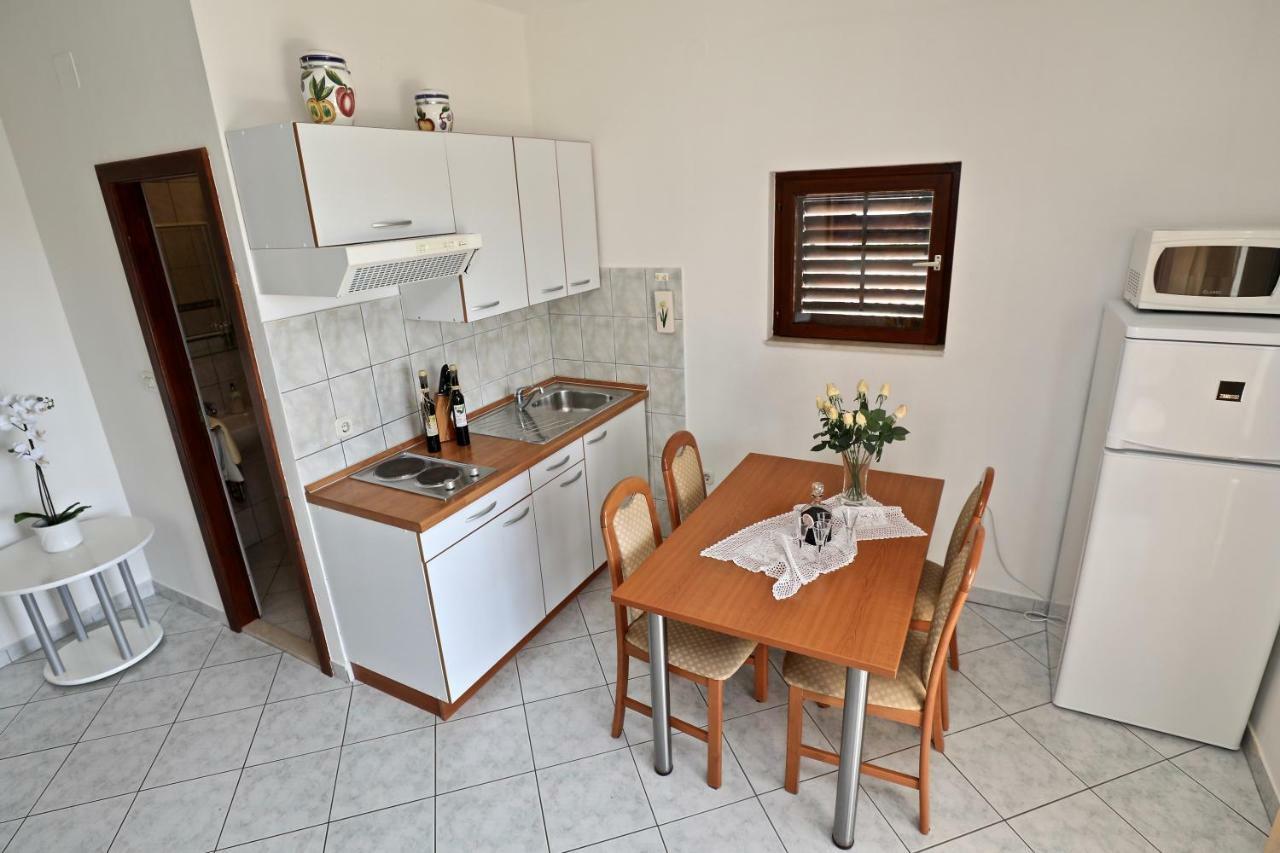 Apartments Ida Sućuraj Εξωτερικό φωτογραφία